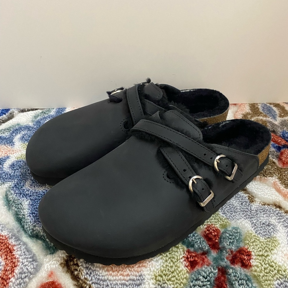 Birkenstock Blair Shearling Oiled Leather Clogs. 42N. Worn only a couple times.
